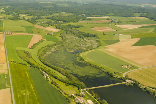 Vue aérienne du lac de Bairon